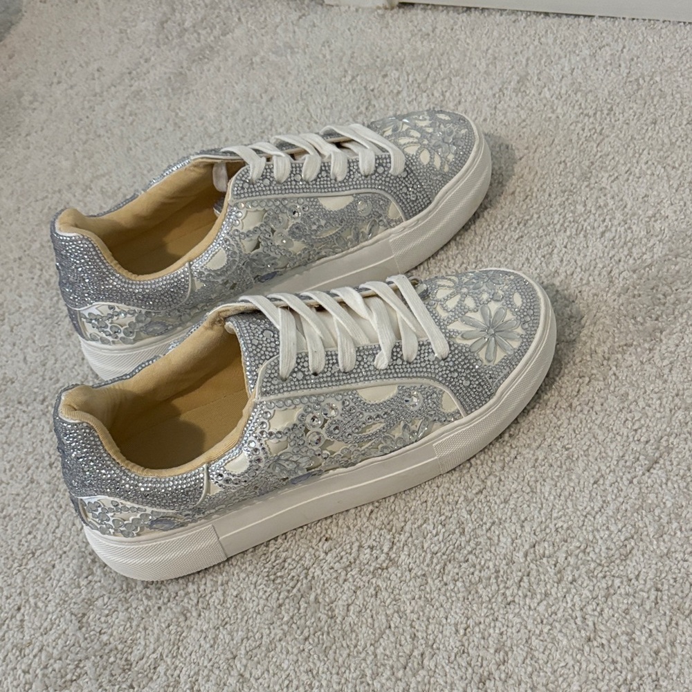 Betsey Johnson Silver and White Floral Sneakers - Picture 4 of 7
